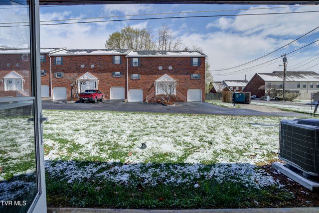 204 East Mountain View Road 40, Johnson City, TN 37601