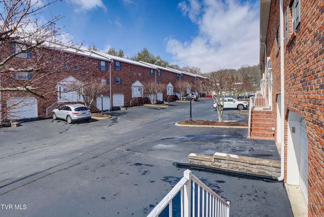 204 East Mountain View Road 40, Johnson City, TN 37601