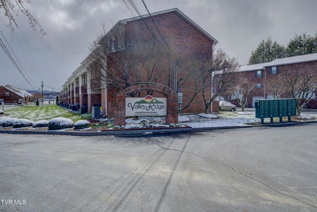 204 East Mountain View Road 40, Johnson City, TN 37601