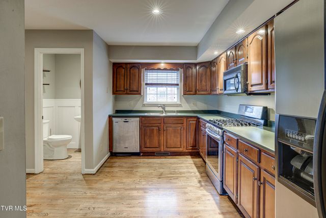 204 East Mountain View Road 40, Johnson City, TN 37601