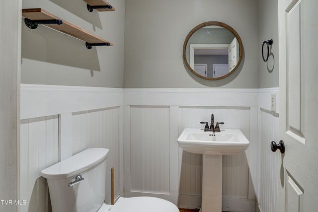 204 East Mountain View Road 40, Johnson City, TN 37601