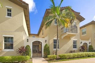14650 SW 15th St, Pembroke Pines, FL 33027