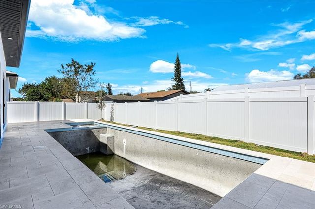 1369 Trail Terrace DR, Naples, FL 34103