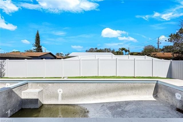1369 Trail Terrace DR, Naples, FL 34103