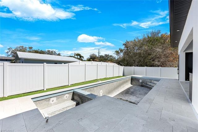 1369 Trail Terrace DR, Naples, FL 34103