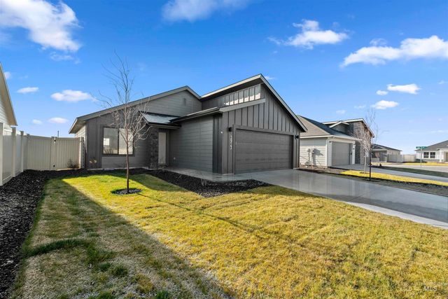 3923 W Tribute St, Meridian, ID 83642