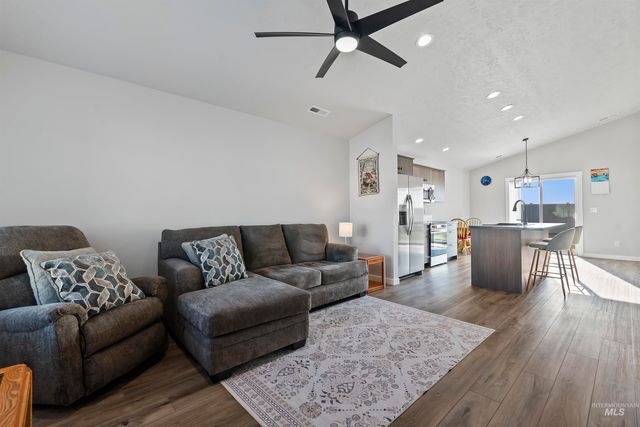 3923 W Tribute St, Meridian, ID 83642