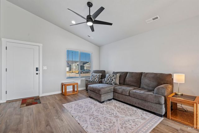 3923 W Tribute St, Meridian, ID 83642