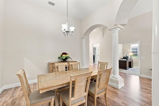 295 LONDONDERRY DRIVE, Sarasota, FL 34240