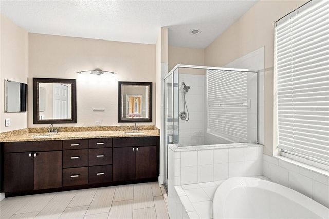 295 LONDONDERRY DRIVE, Sarasota, FL 34240
