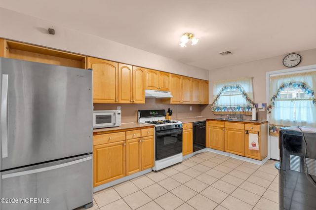 139 Bonaire Drive, Toms River, NJ 08757