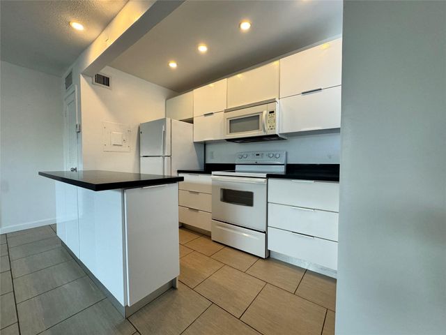 2830 NE 30th Place 1, Fort Lauderdale, FL 33306