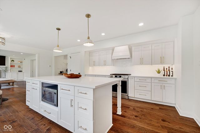 10831 Pleasantview Drive, Carmel, IN 46033