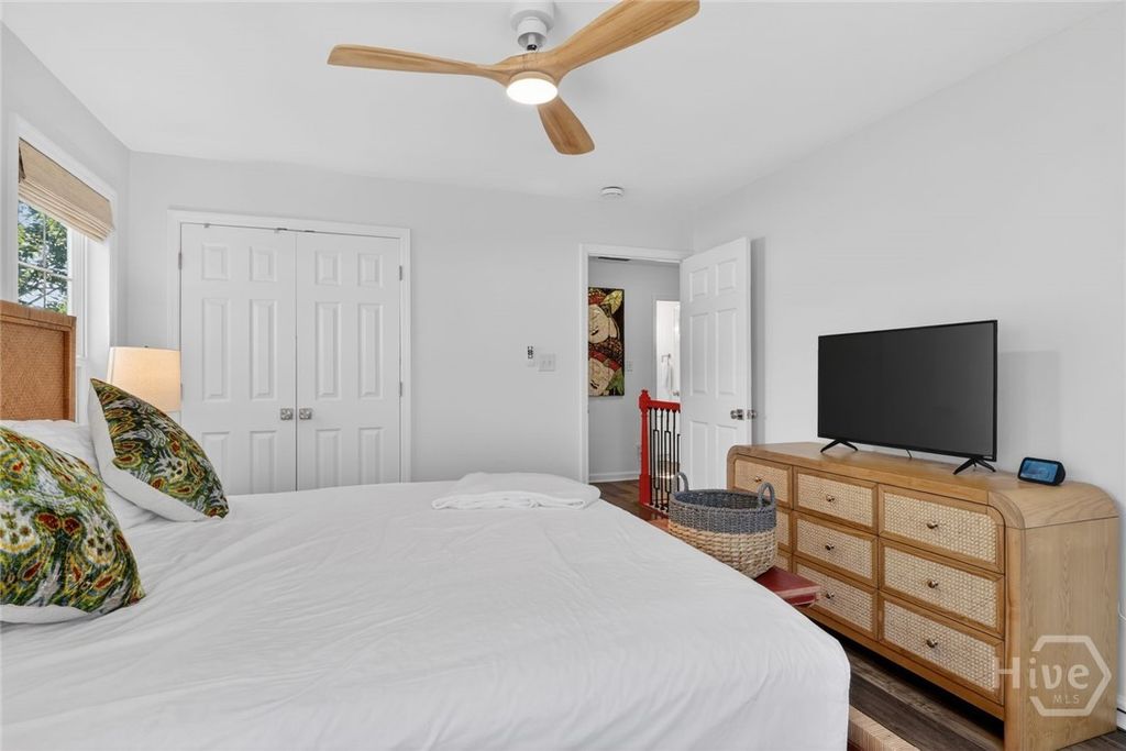 Image 17 of property listing at Address unavailable.