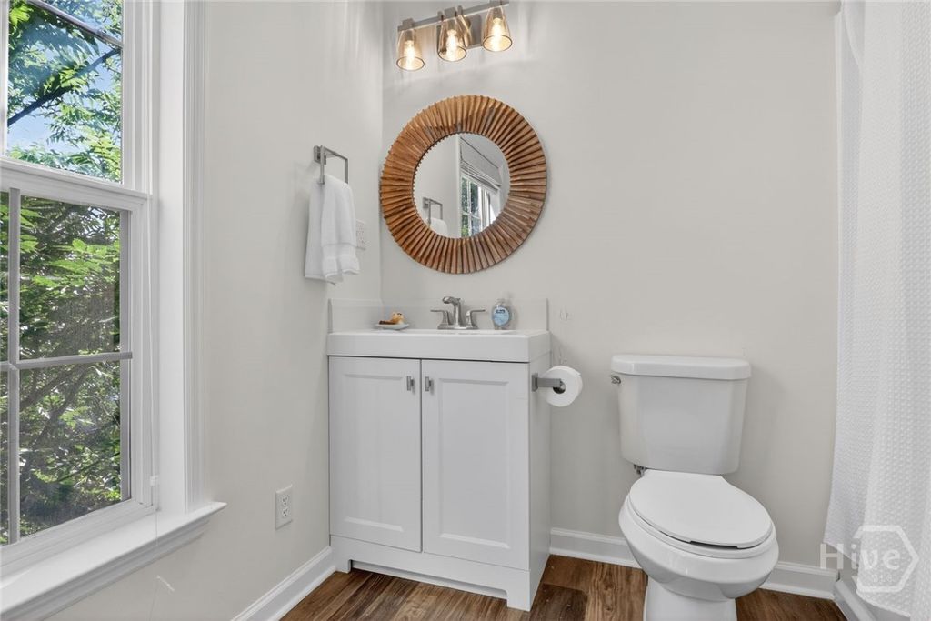 Image 21 of property listing at Address unavailable.
