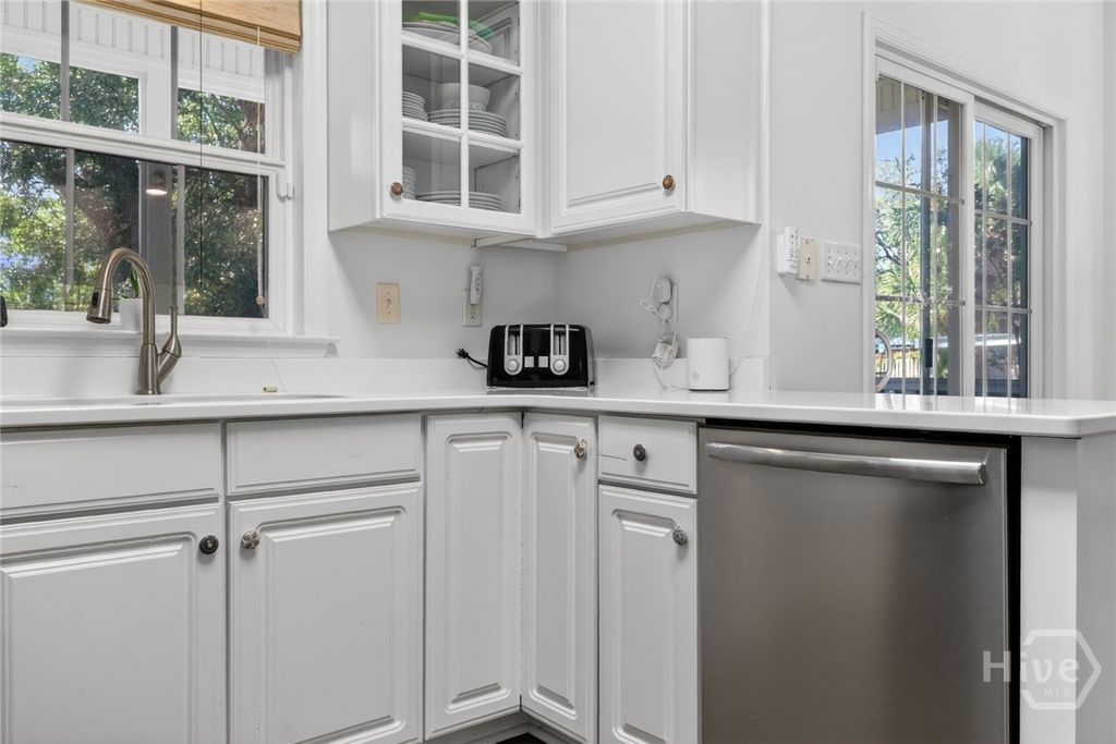 Image 9 of property listing at Address unavailable.