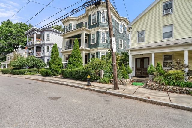 15 Oakland St 1, Boston, MA 02135