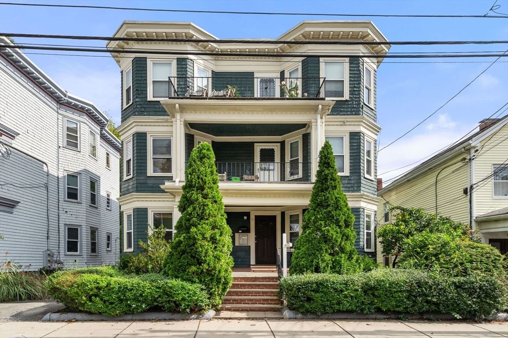 15 Oakland St 1, Boston, MA 02135