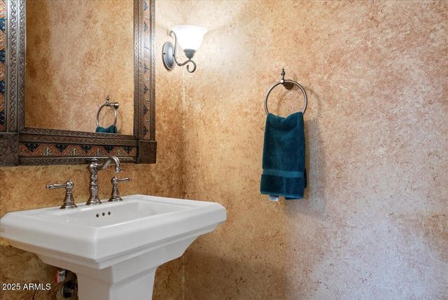 6630 E LAFAYETTE Boulevard, Scottsdale, AZ 85251