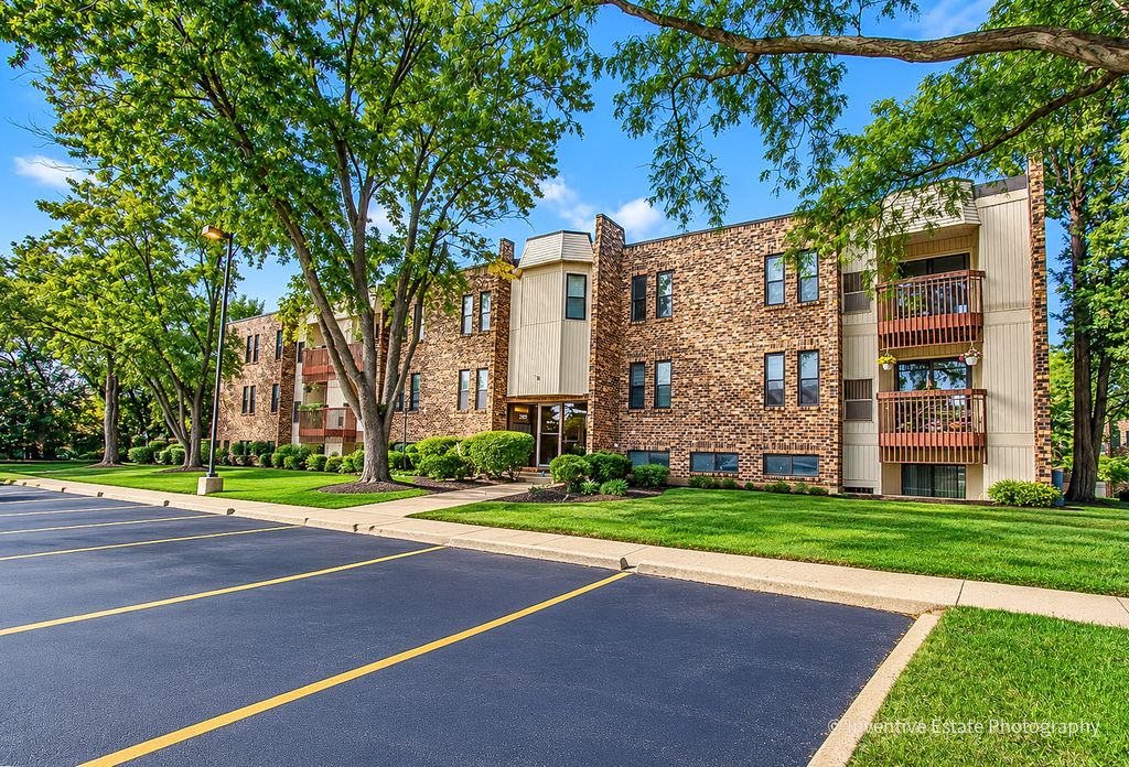 2212 Country Club Drive 4, Woodridge, IL 60517 — photo 3