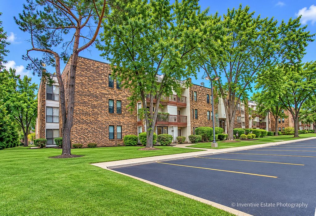 2212 Country Club Drive 4, Woodridge, IL 60517 — photo 4