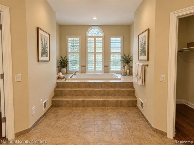 1937 Carsons Cove, Commerce Twp, MI 48390