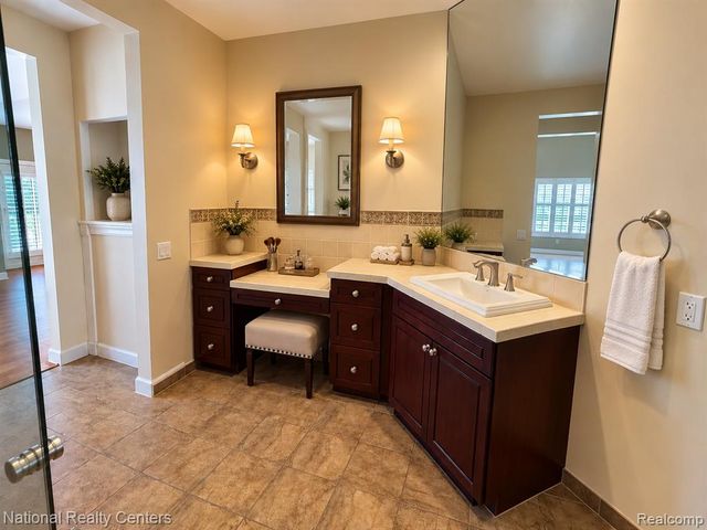 1937 Carsons Cove, Commerce Twp, MI 48390