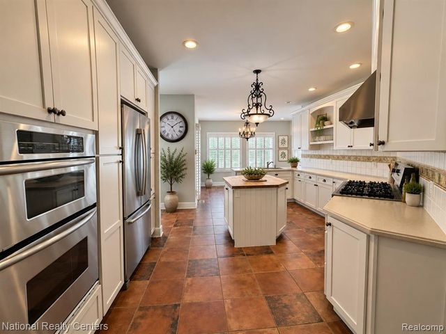 1937 Carsons Cove, Commerce Twp, MI 48390