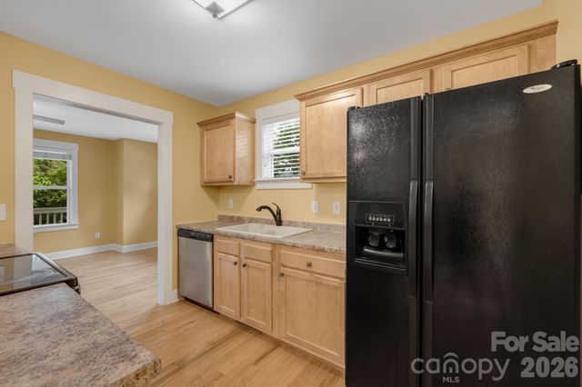 2 Cottage Cove Lane, Asheville, NC 28803
