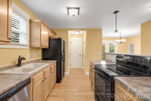 2 Cottage Cove Lane, Asheville, NC 28803