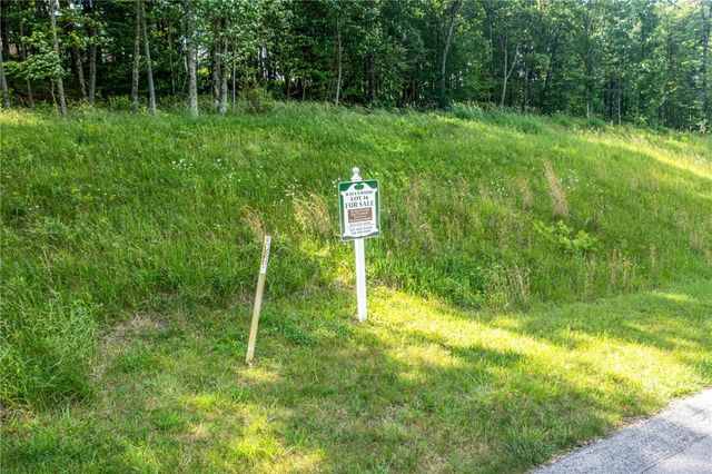 3036 Ravenwood Dr, Hempfield Twp - Wml, PA 15601