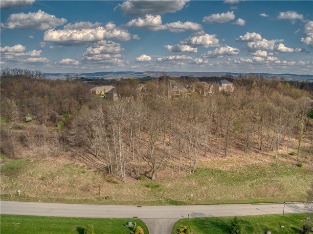 3036 Ravenwood Dr, Hempfield Twp - Wml, PA 15601