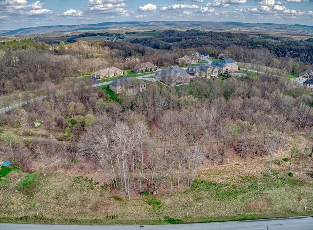 3036 Ravenwood Dr, Hempfield Twp - Wml, PA 15601