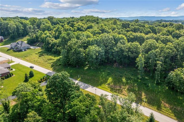 3036 Ravenwood Dr, Hempfield Twp - Wml, PA 15601