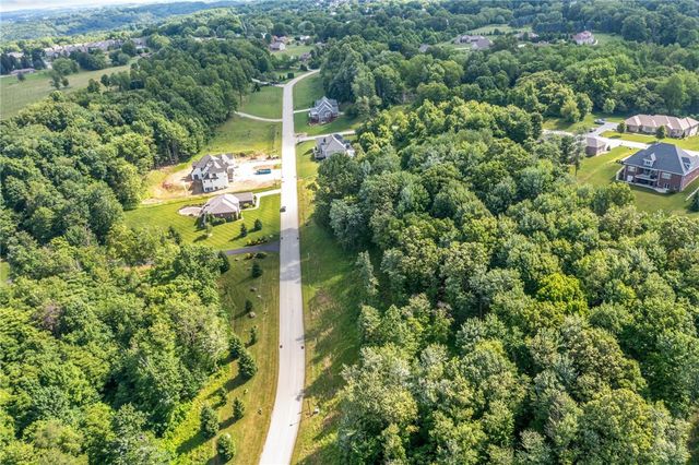 3036 Ravenwood Dr, Hempfield Twp - Wml, PA 15601