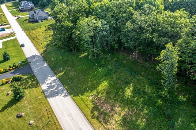 3036 Ravenwood Dr, Hempfield Twp - Wml, PA 15601