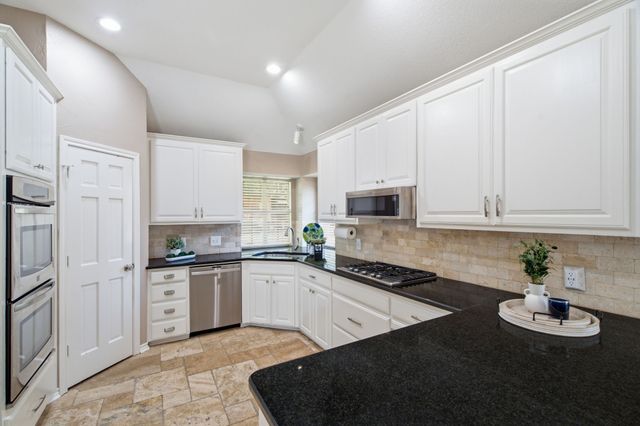 8417 Castle Creek Road, North Richland Hills, TX 76182