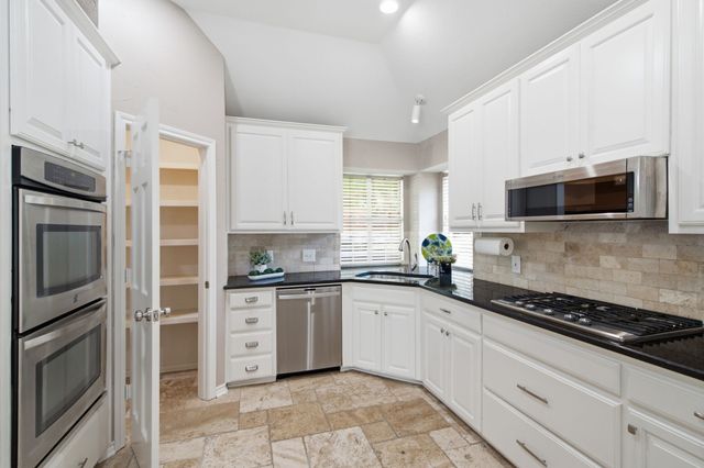 8417 Castle Creek Road, North Richland Hills, TX 76182