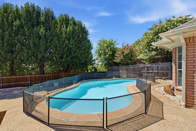 8417 Castle Creek Road, North Richland Hills, TX 76182