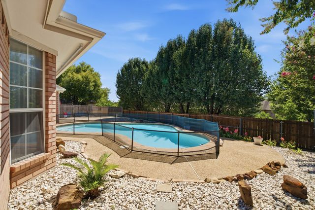 8417 Castle Creek Road, North Richland Hills, TX 76182