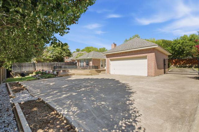 8417 Castle Creek Road, North Richland Hills, TX 76182