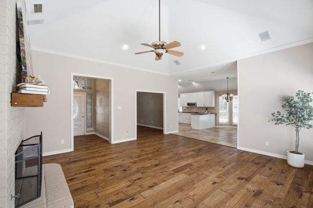 8417 Castle Creek Road, North Richland Hills, TX 76182