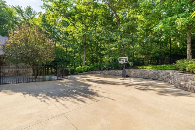 1003 Champion Hills Dr, Kingston Springs, TN 37082