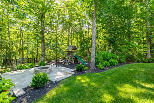 1003 Champion Hills Dr, Kingston Springs, TN 37082