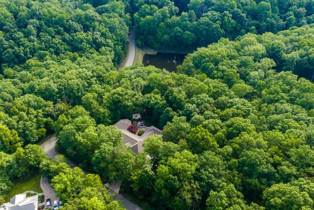 1003 Champion Hills Dr, Kingston Springs, TN 37082