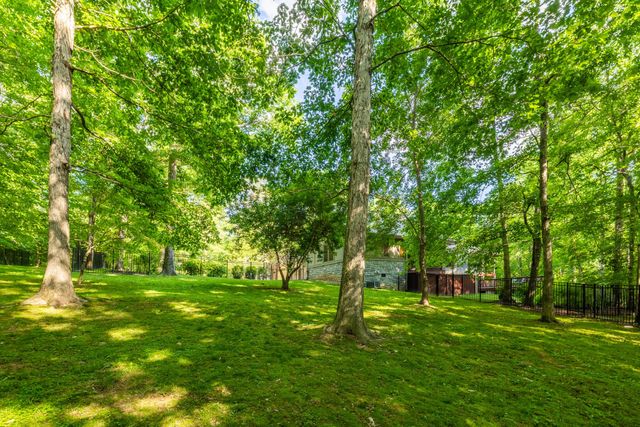 1003 Champion Hills Dr, Kingston Springs, TN 37082