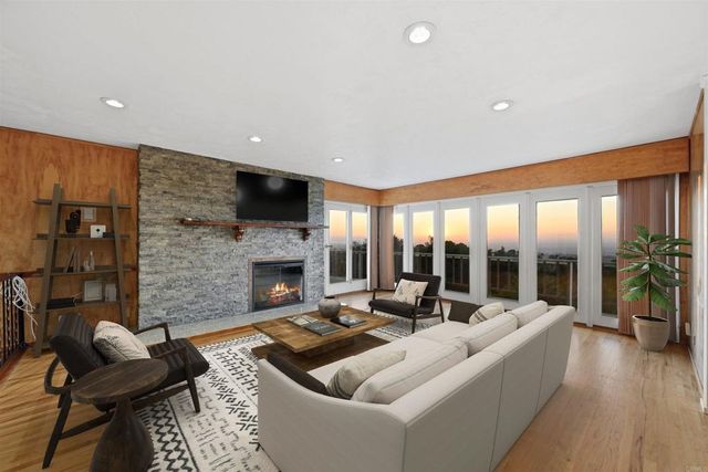 2166 Camino Cantera, Vista, CA 92084