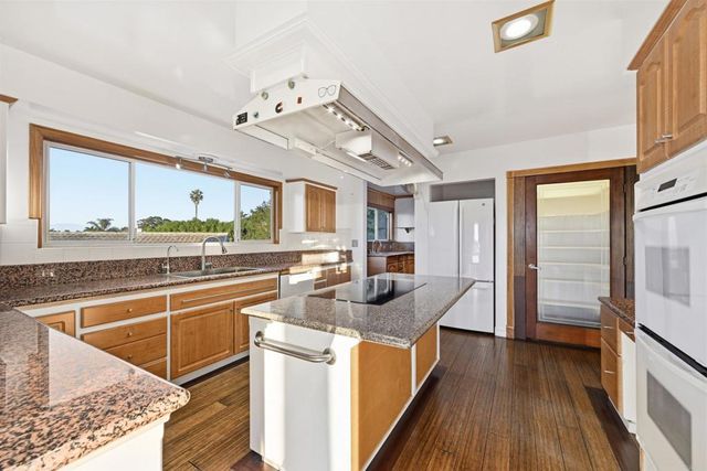 2166 Camino Cantera, Vista, CA 92084