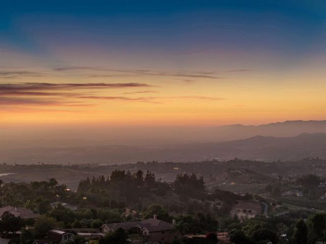 2166 Camino Cantera, Vista, CA 92084