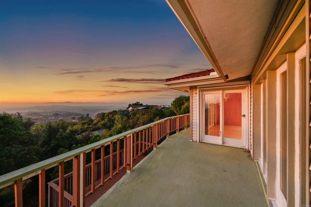 2166 Camino Cantera, Vista, CA 92084